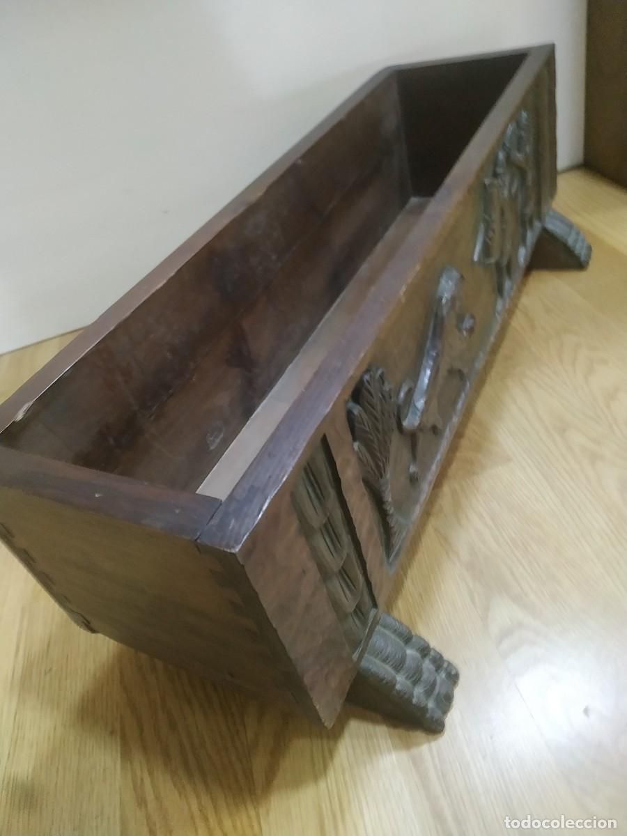 Antig&uuml;edades: MACETERO CON HISTORIATO - Foto 3