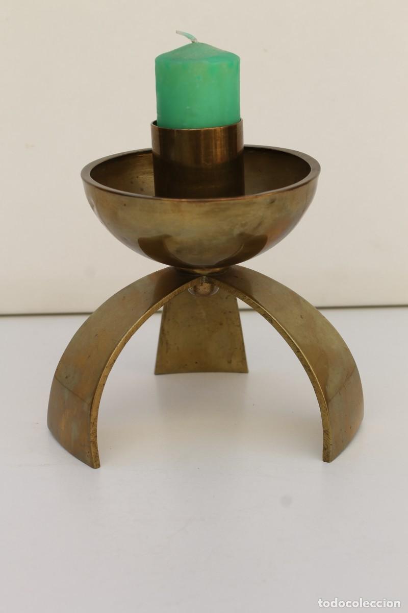 Antig&uuml;edades: CANDELABRO DE LATON - PORTAVELAS - Foto 3