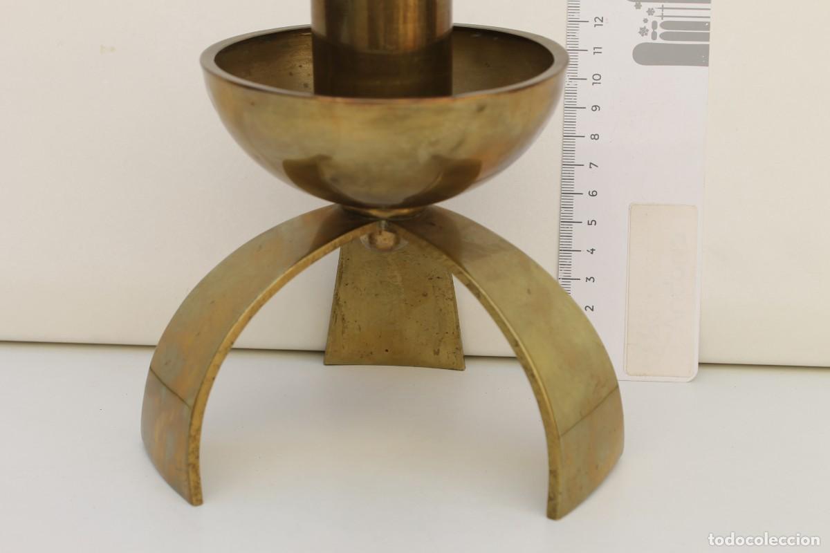 Antig&uuml;edades: CANDELABRO DE LATON - PORTAVELAS - Foto 5