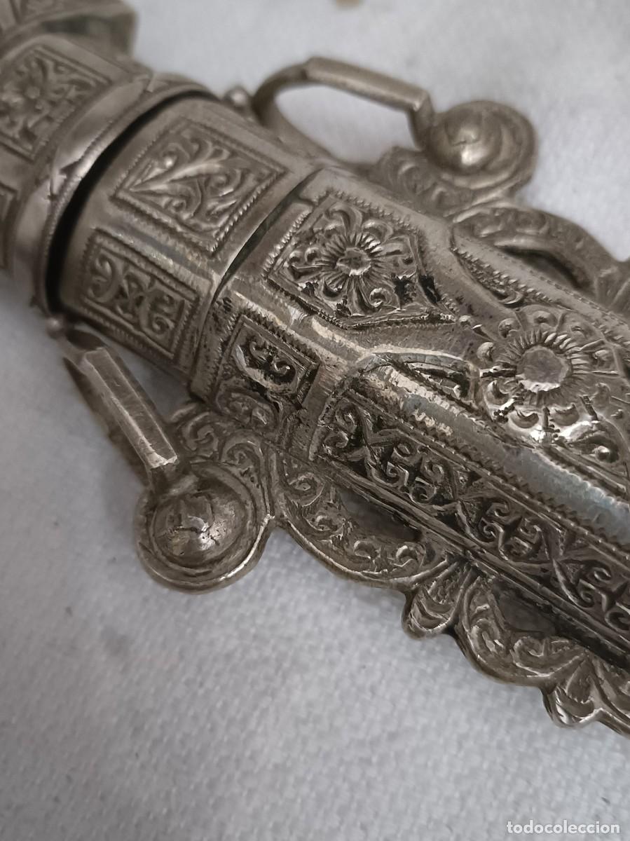 Antig&uuml;edades: Antigua daga de plata y hueso - Foto 5