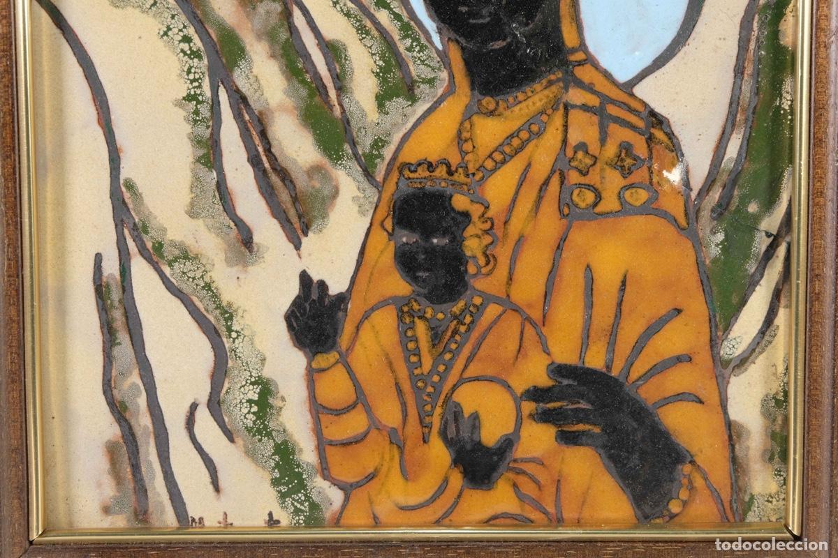 Antig&uuml;edades: Azulejo en loza La Moreneta siglo XX - Foto 4