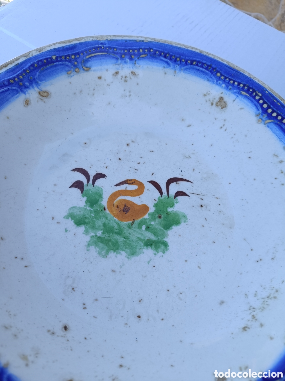 Antig&uuml;edades: Antiguo plato de Manises con sello en la base - Foto 2
