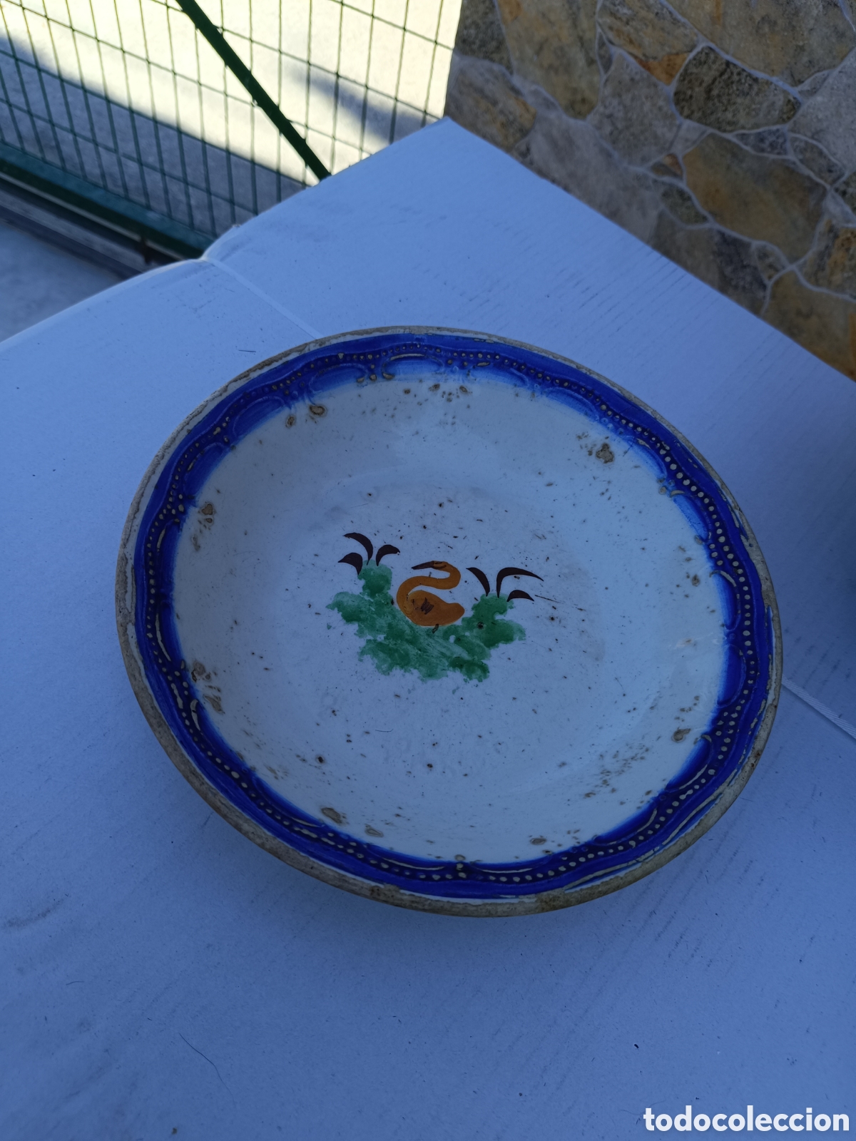 Antig&uuml;edades: Antiguo plato de Manises con sello en la base - Foto 1