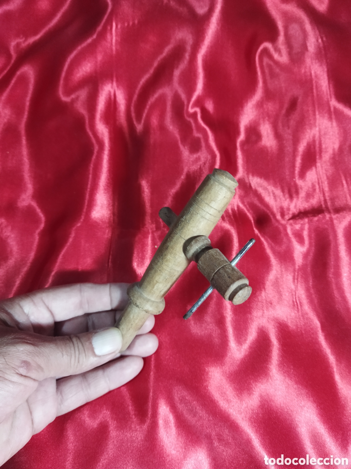 Antig&uuml;edades: Grifo de madera de tonel - Foto 3