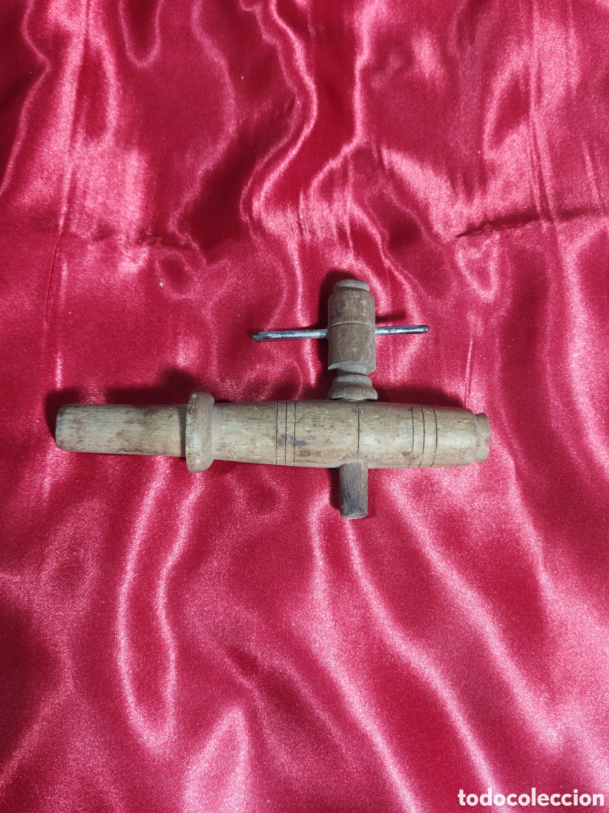 Antig&uuml;edades: Grifo de madera de tonel - Foto 1