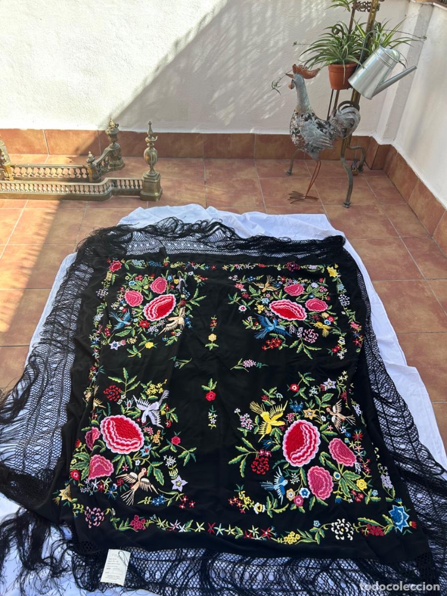 Antig&uuml;edades: Mant&oacute;n de Manila bordado a mano - Foto 2