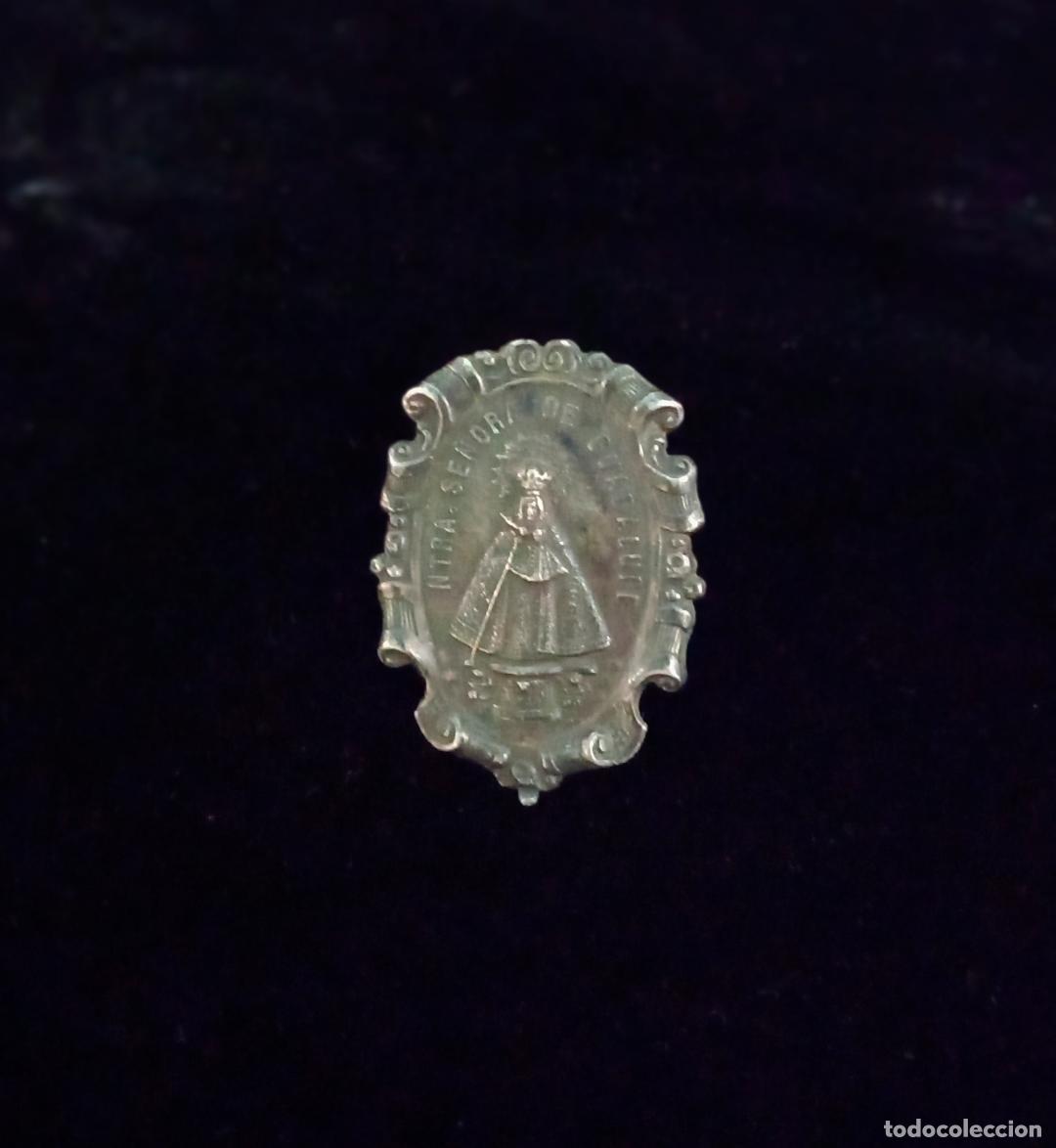 Antig&uuml;edades: Virgen de Guadalupe emblema plata - Foto 1