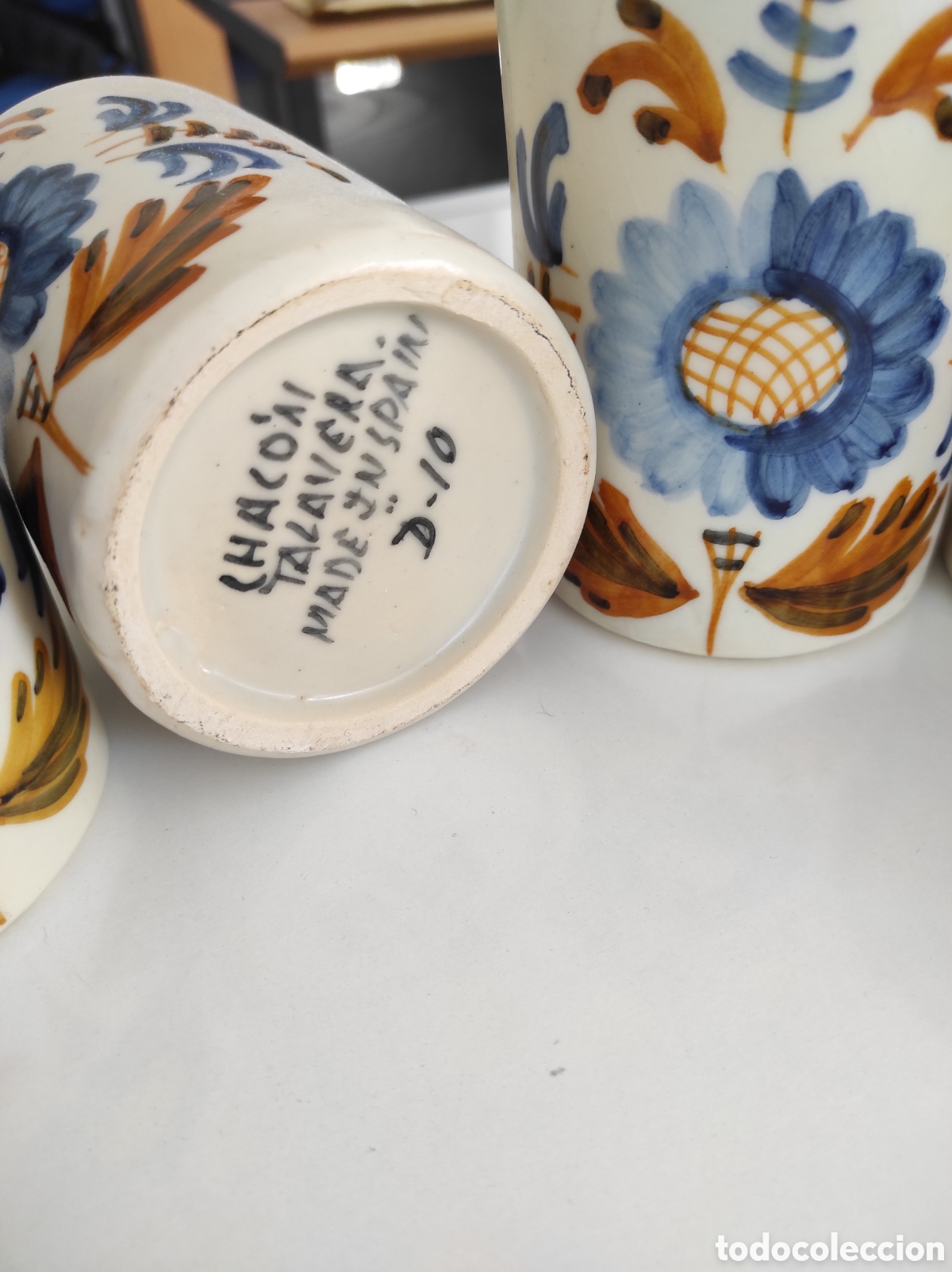 Antig&uuml;edades: Conjunto de tazas y jarr&oacute;n Chac&oacute;n Talavera - Foto 3
