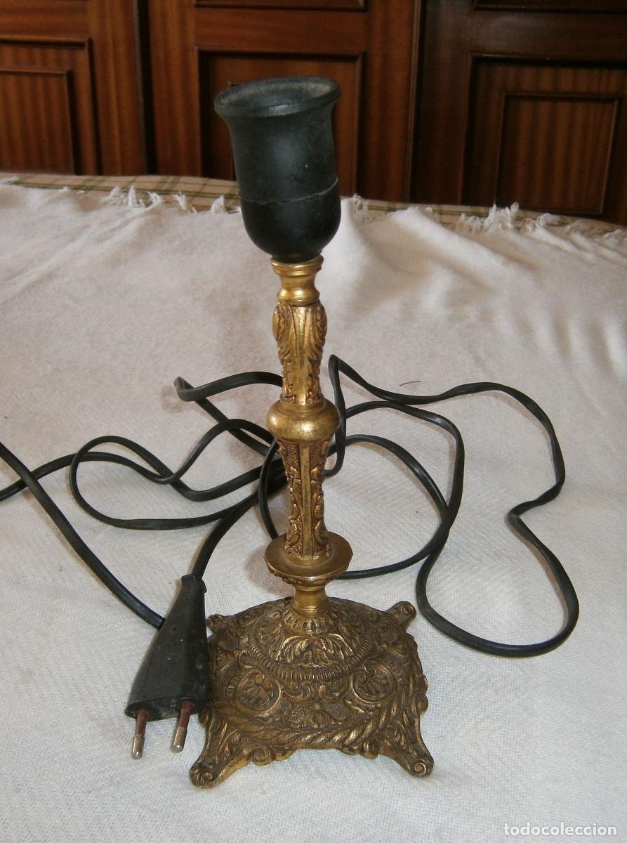 Antig&uuml;edades: pie de lampara de bronce 23 cm de alta - Foto 1
