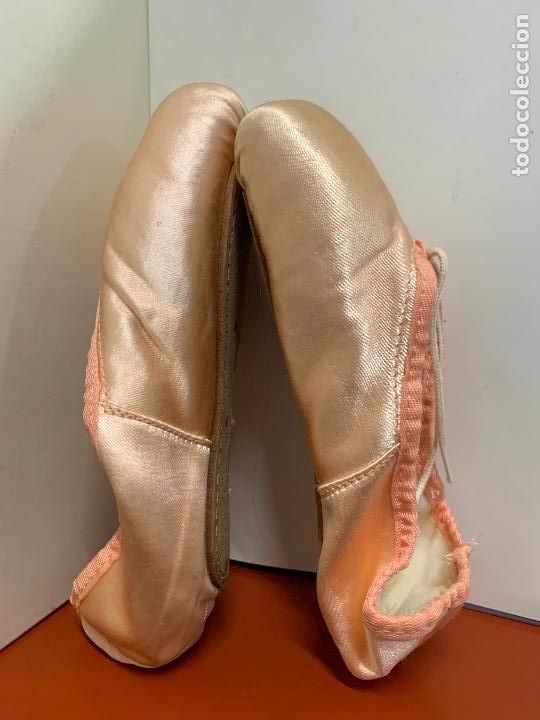 Antig&uuml;edades: Preciosas zapatillas de ballet, bailarina. Ver detalle de las medidas en la descripcion.
