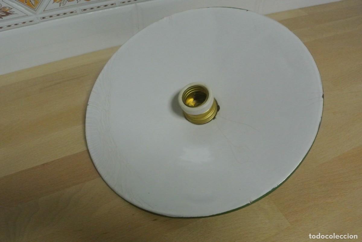 Antig&uuml;edades: PLAFON ESMALTADO CON CASQUILLO - Foto 3