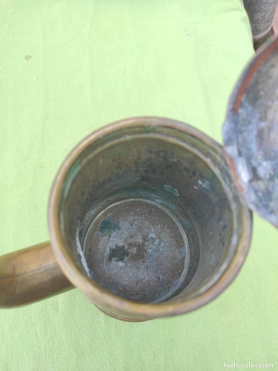 Antig&uuml;edades: Cafetera de lat&oacute;n - Foto 3