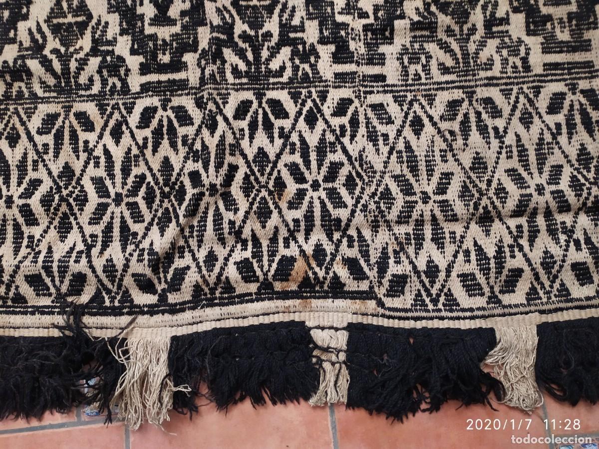Antig&uuml;edades: ALFOMBRA-COBERTOR CON FLECO DE TELAR MANUAL - Foto 2