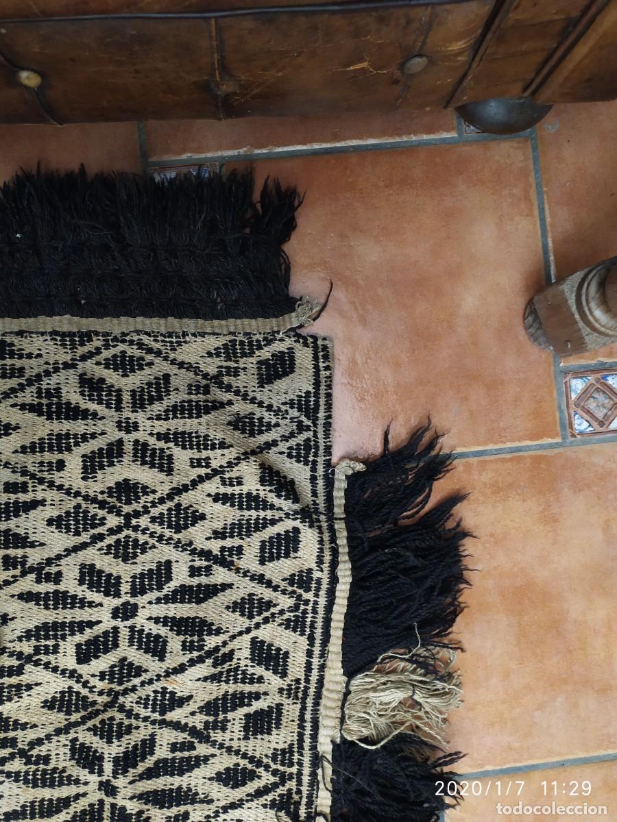 Antig&uuml;edades: ALFOMBRA-COBERTOR CON FLECO DE TELAR MANUAL - Foto 5