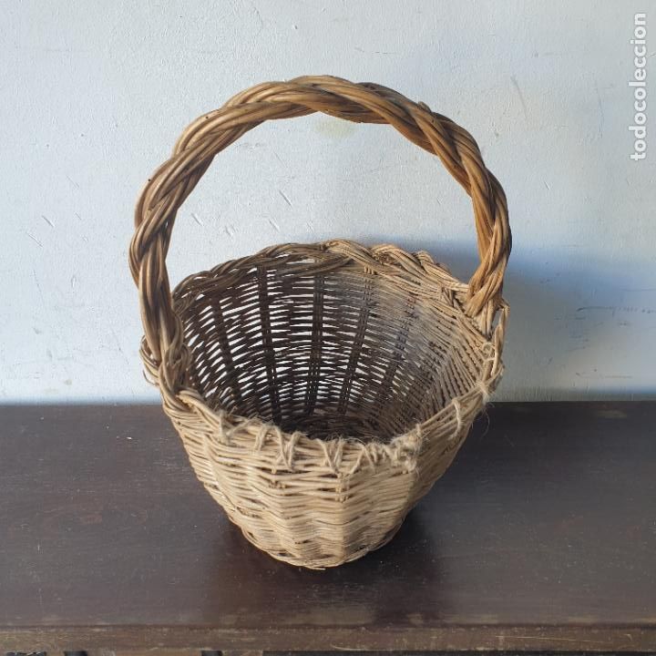 Antig&uuml;edades: ANTIGUA CESTA DE MIMBRE CON ASA - Foto 2