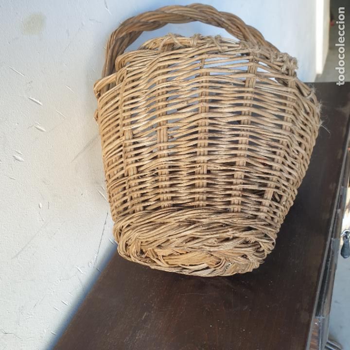 Antig&uuml;edades: ANTIGUA CESTA DE MIMBRE CON ASA - Foto 4