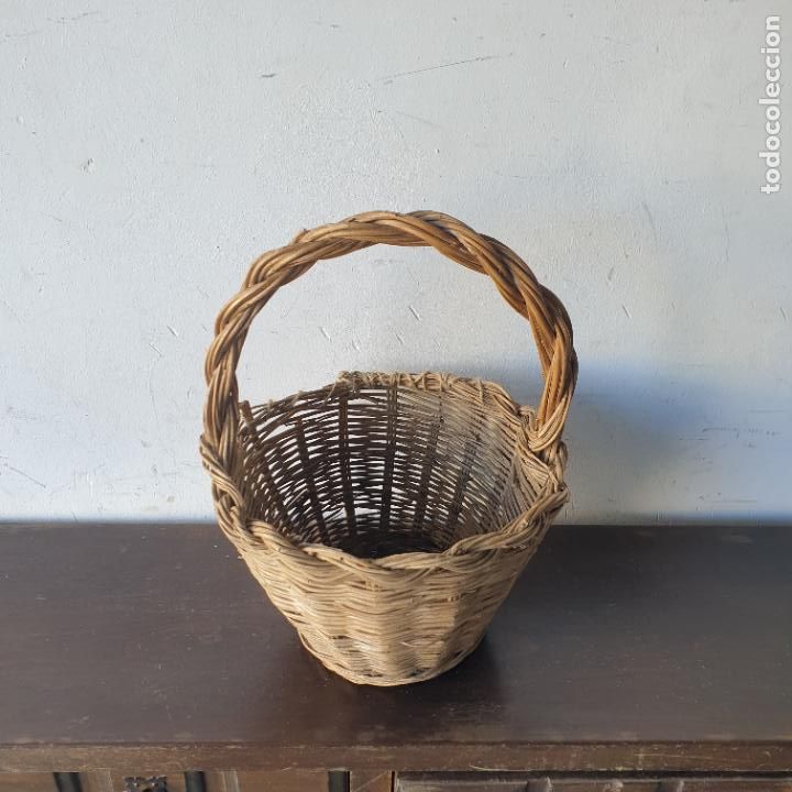 Antig&uuml;edades: ANTIGUA CESTA DE MIMBRE CON ASA - Foto 1