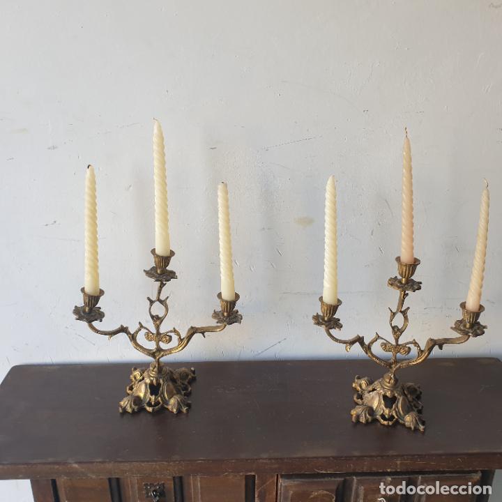 Antig&uuml;edades: PAREJA ANTIGUOS CANDELABROS BRONCE - Foto 1