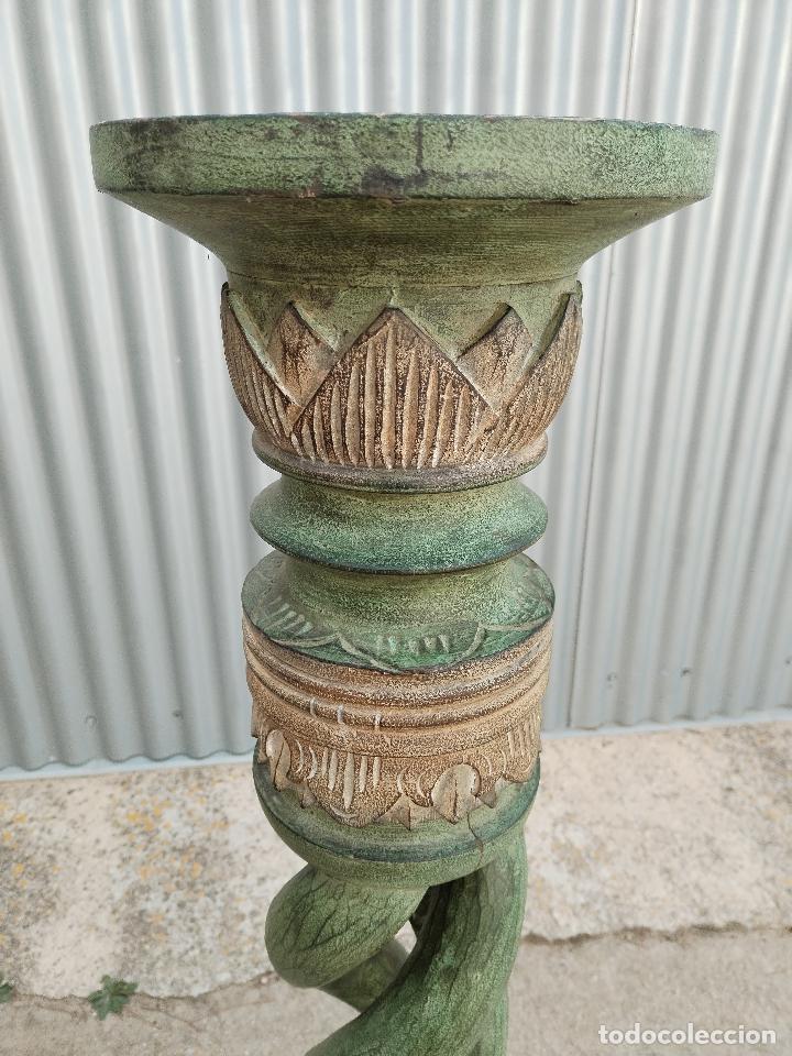 Antig&uuml;edades: mesita peana de madera - Foto 3