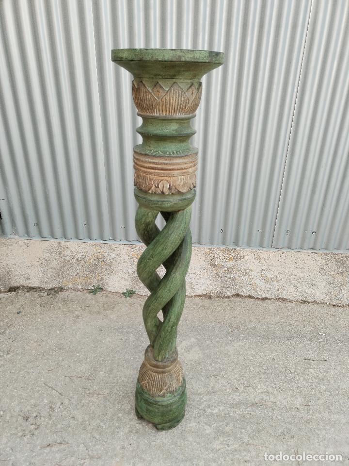 Antig&uuml;edades: mesita peana de madera - Foto 4