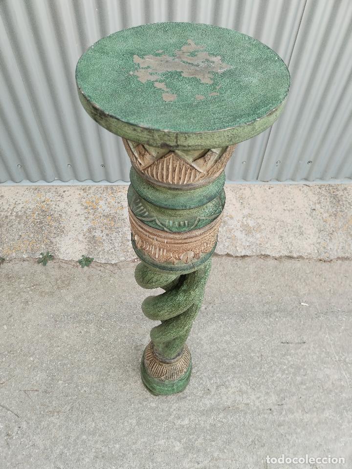 Antig&uuml;edades: mesita peana de madera - Foto 9