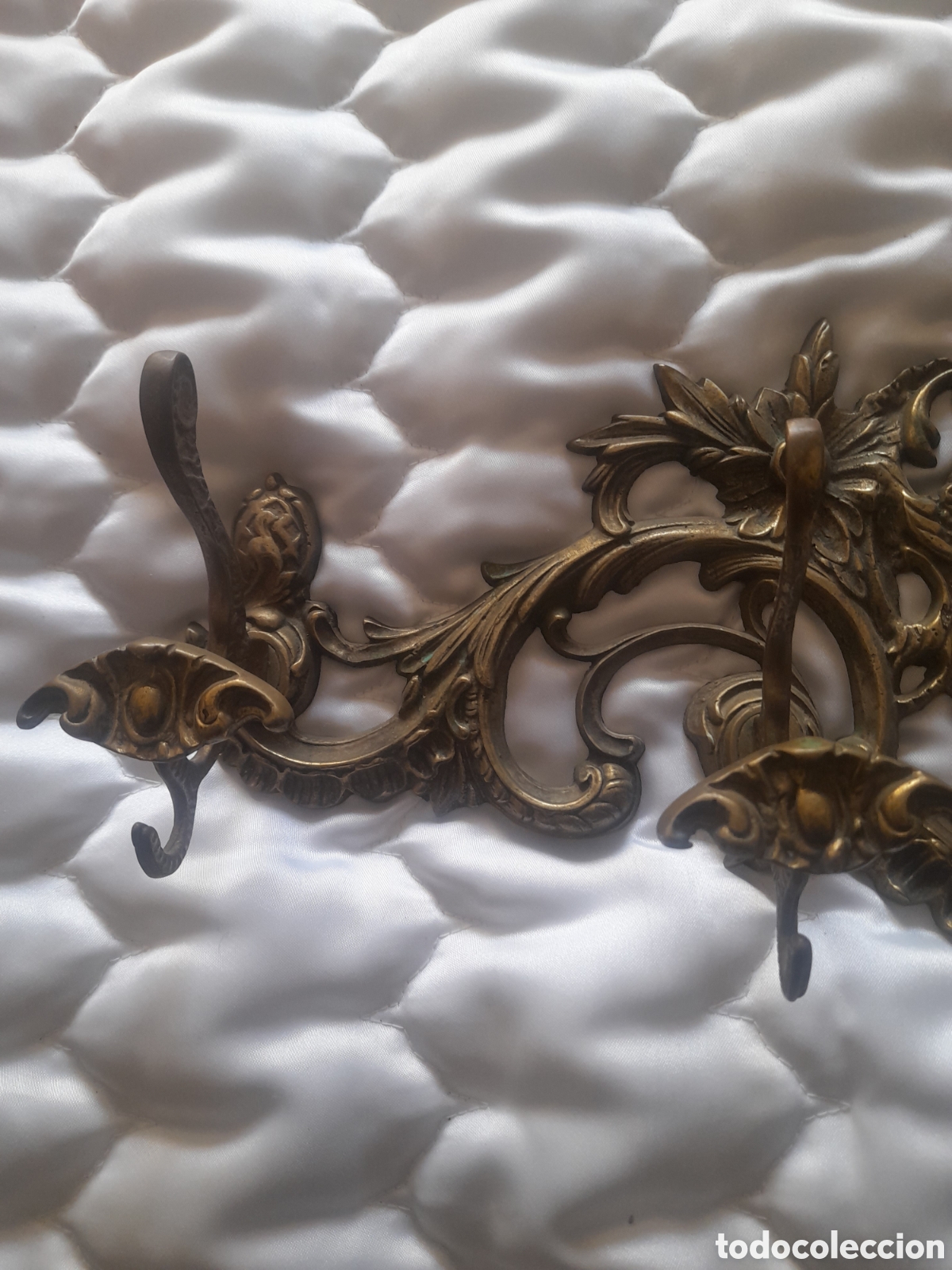 Antig&uuml;edades: Antiguo perchero de bronce estilo Luis XV - Foto 2