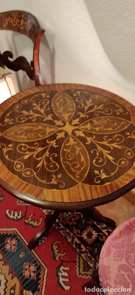 Antig&uuml;edades: Mesa veladora con 2 sillones - Foto 1