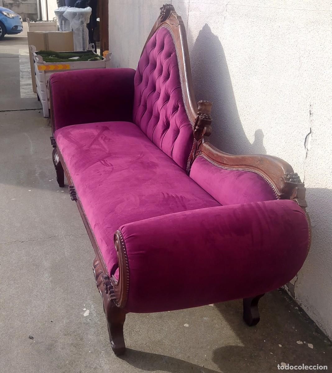 Antig&uuml;edades: Chaiselounge, madera tallada tapizada en terciopelo granate y capitone - Foto 3