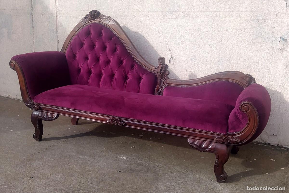 Antig&uuml;edades: Chaiselounge, madera tallada tapizada en terciopelo granate y capitone - Foto 6