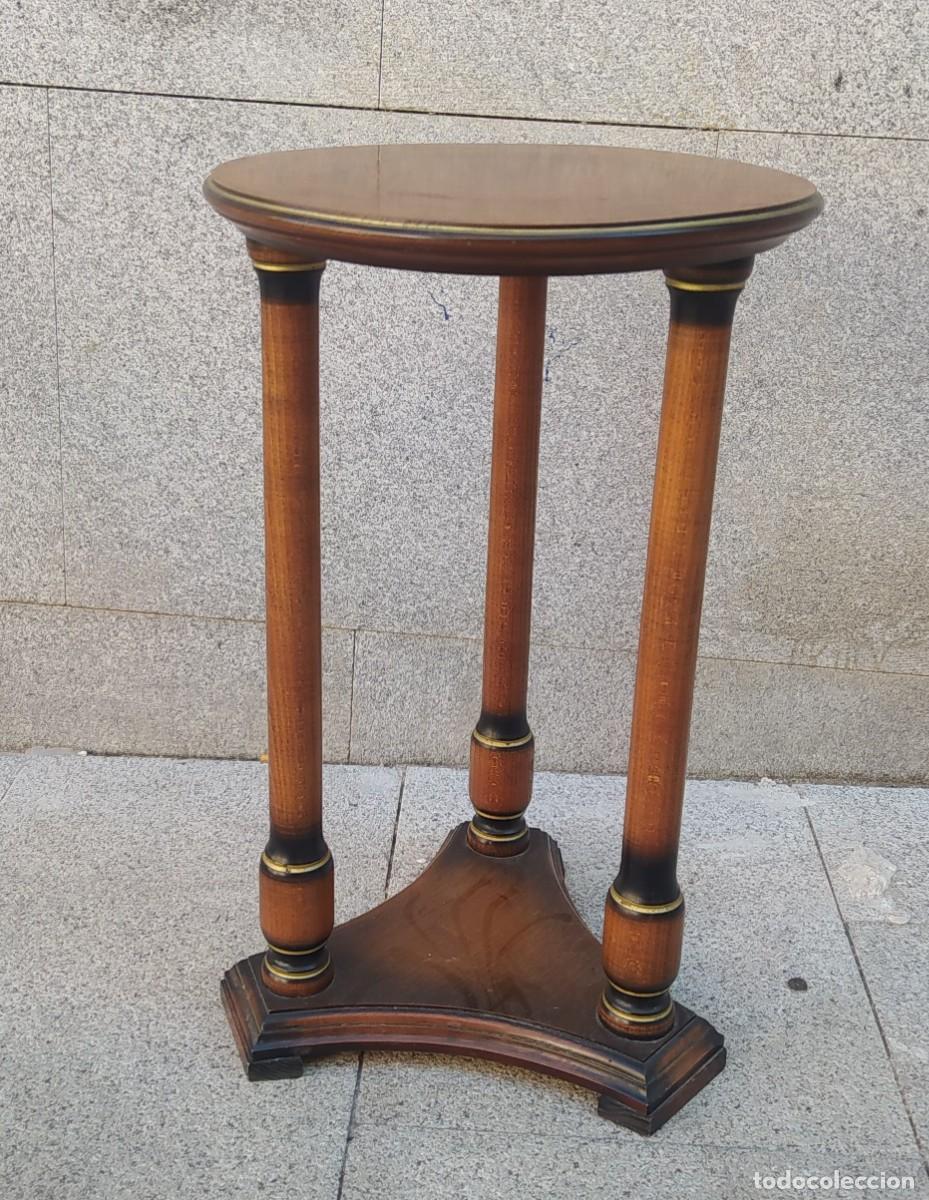 Antig&uuml;edades: Velador de tres columnas SXX - Foto 2