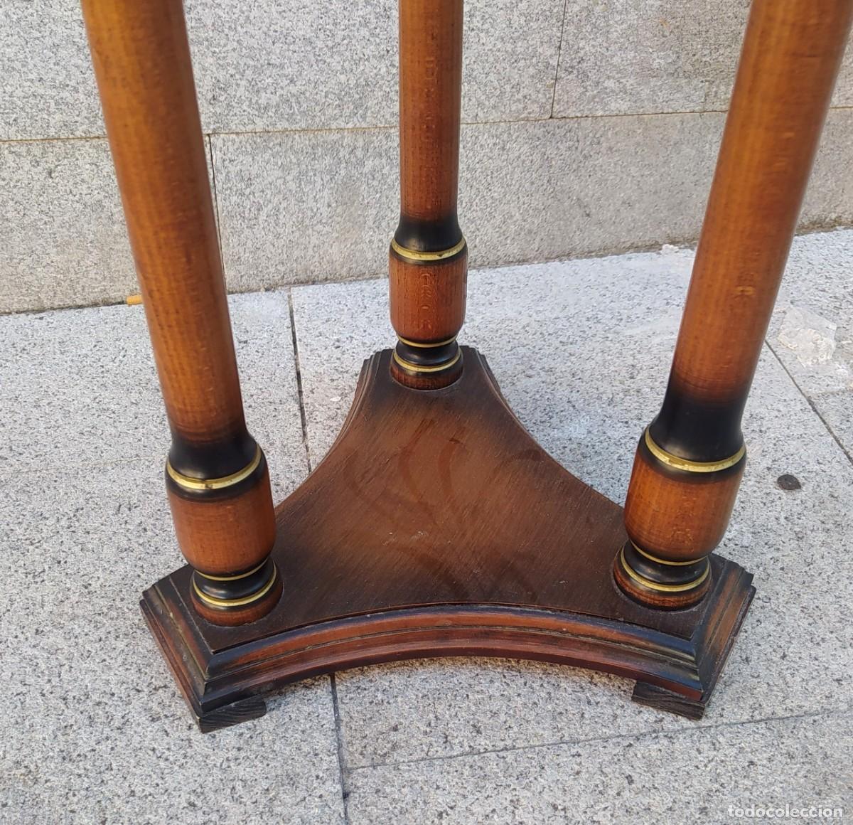 Antig&uuml;edades: Velador de tres columnas SXX - Foto 3