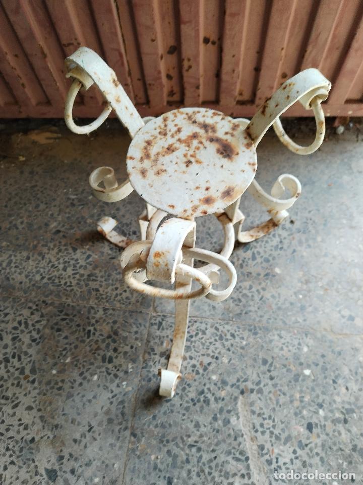 Antig&uuml;edades: macetero en hierro de forja - Foto 2