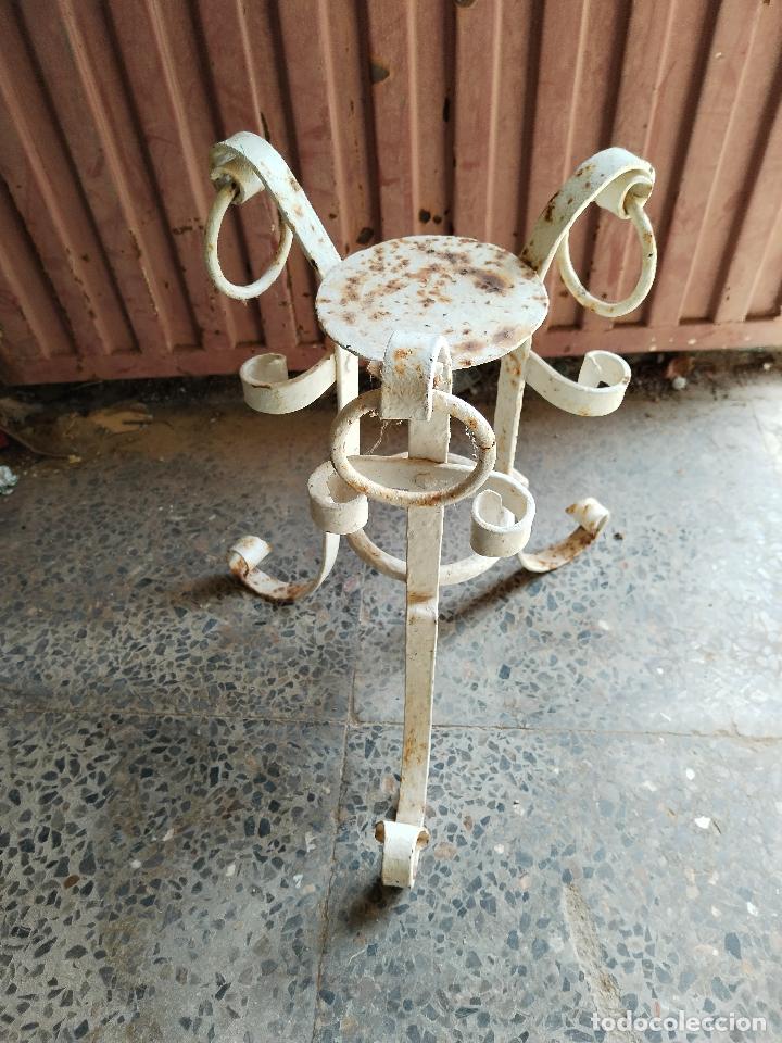 Antig&uuml;edades: macetero en hierro de forja - Foto 3