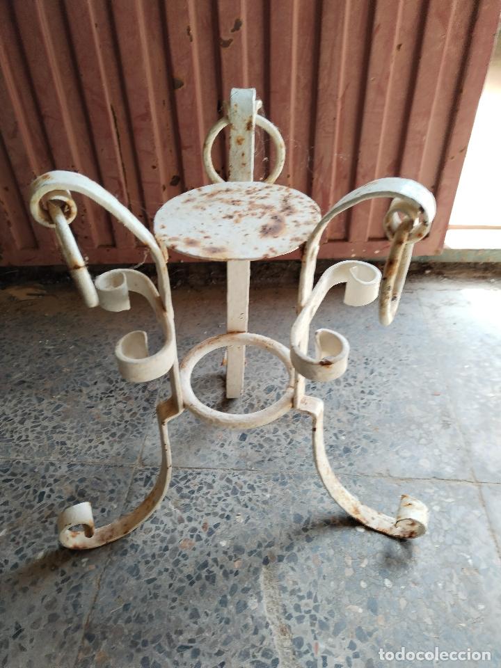Antig&uuml;edades: macetero en hierro de forja - Foto 4