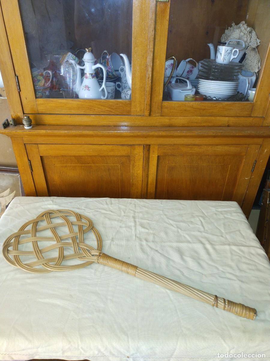 Antig&uuml;edades: Sacudidor de alfombras - Foto 1