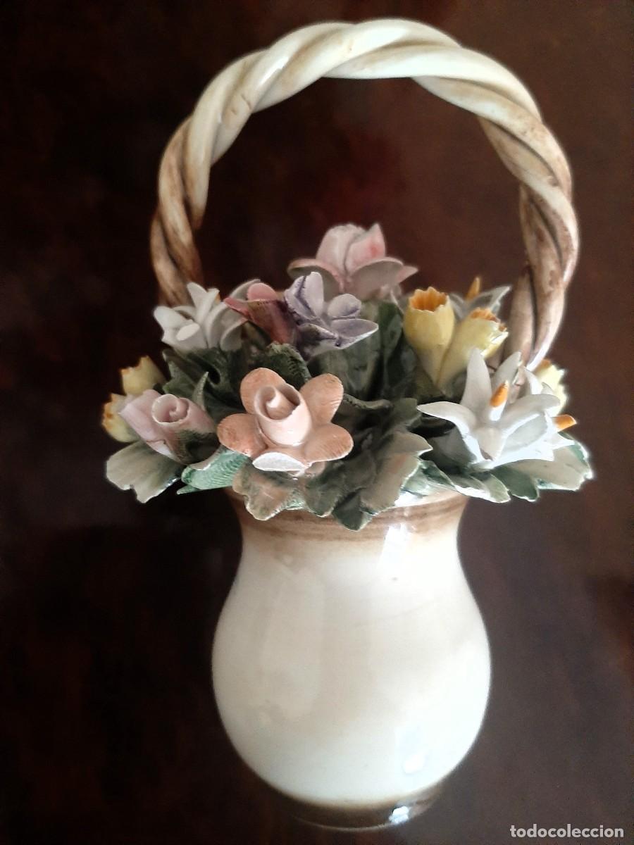 Antig&uuml;edades: CESTA DE FLORES PORCELANA CAPODIMONTE - Foto 3