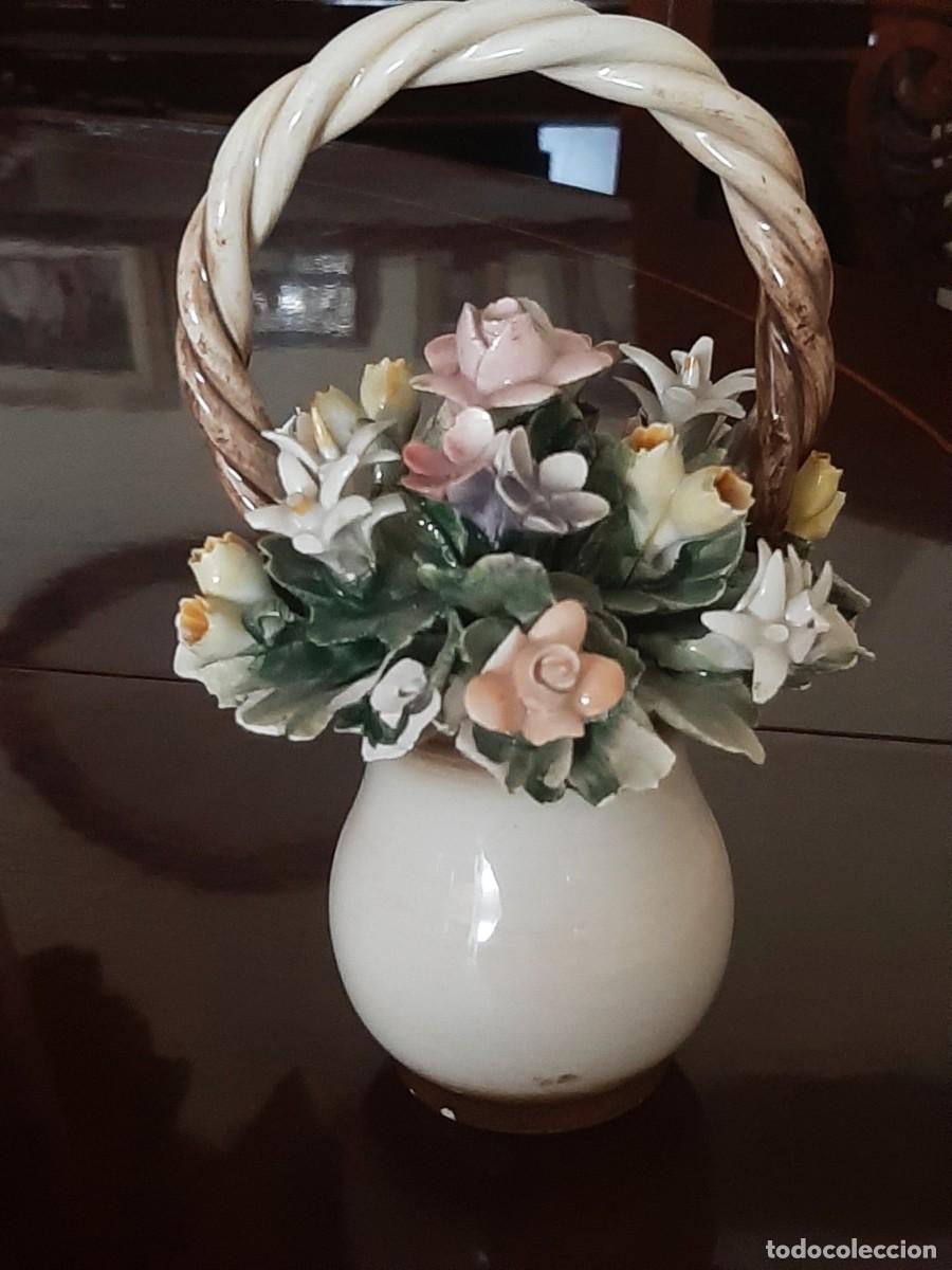 Antig&uuml;edades: CESTA DE FLORES PORCELANA CAPODIMONTE - Foto 5