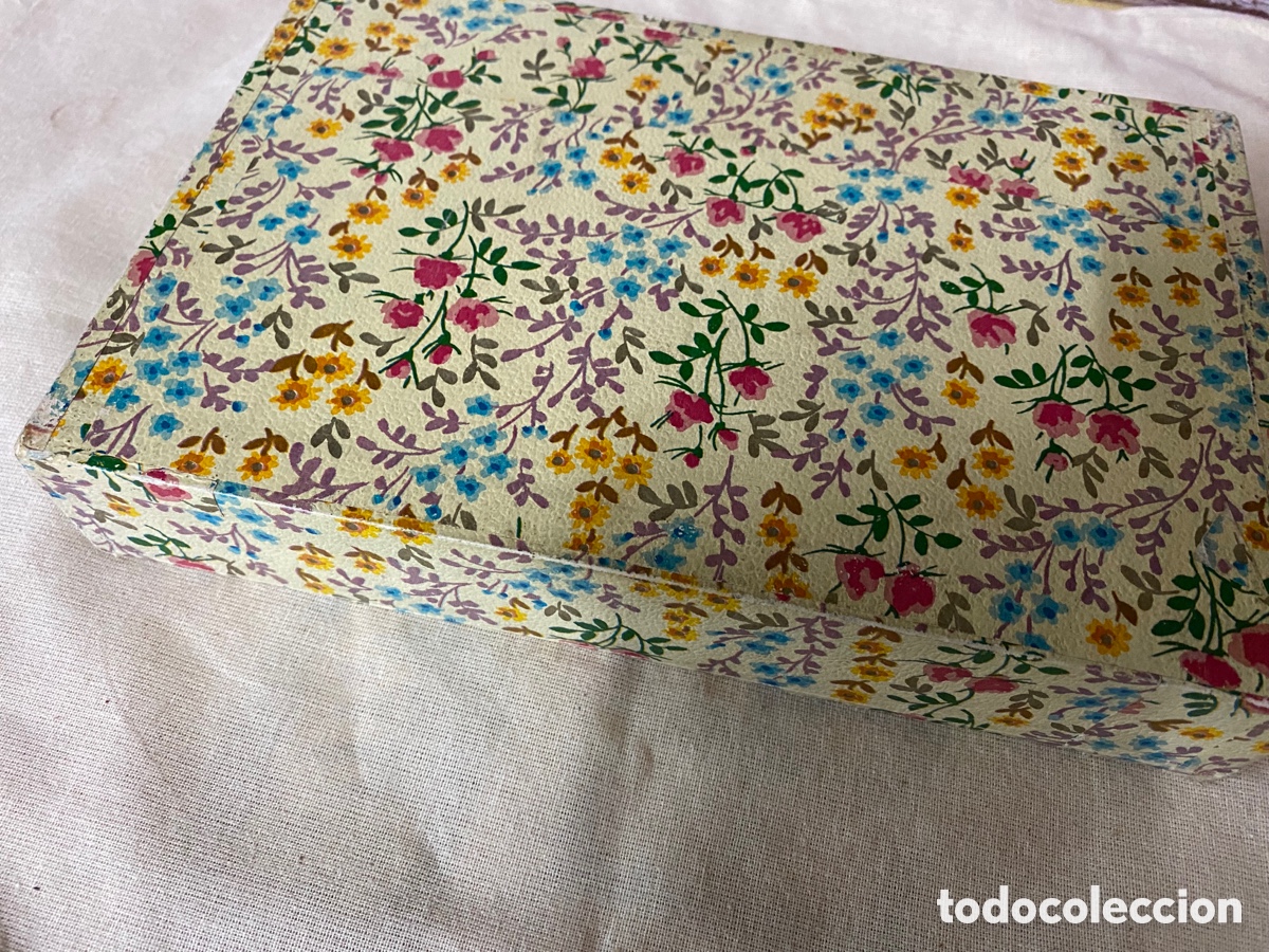 Antig&uuml;edades: Caja adornada con florecitas - Foto 3