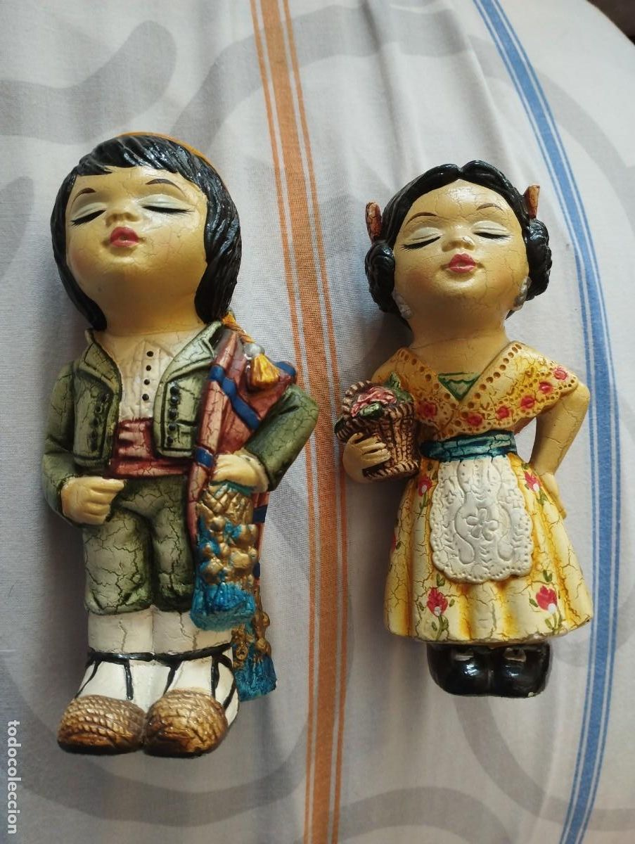 Antig&uuml;edades: PAREJA MU&Ntilde;ECOS VALENCIANOS BESUCONES CERAMICA PORCELANA CRAQUELADA 16/17 cm ALTURA