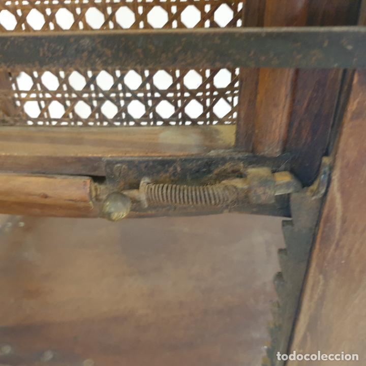 Antig&uuml;edades: ANTIGUO SILLON DE BARBERO - Foto 7