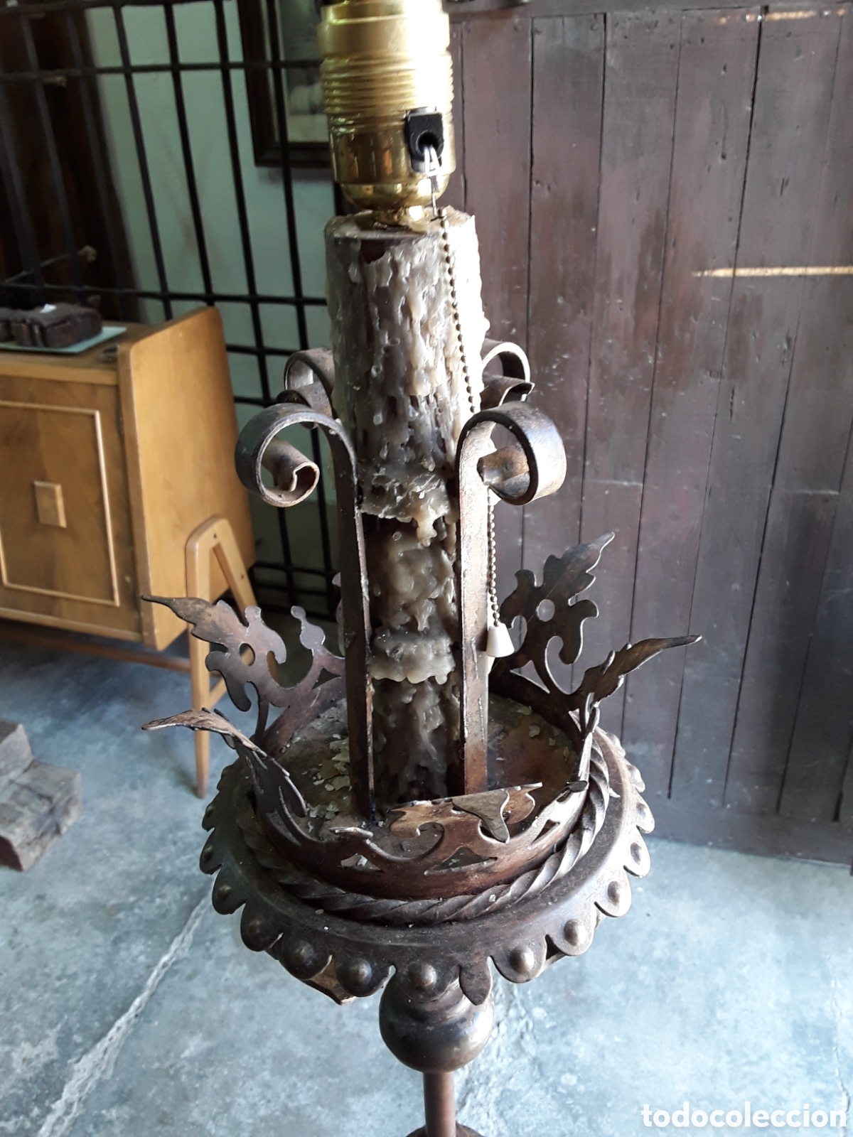 Antig&uuml;edades: L&aacute;mpara de pie, forja y madera - Foto 7