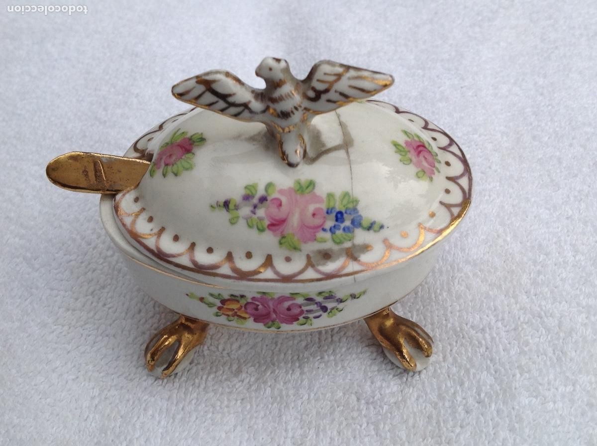 Antig&uuml;edades: Especiero de mesa con cucharilla, de porcelana - Foto 1