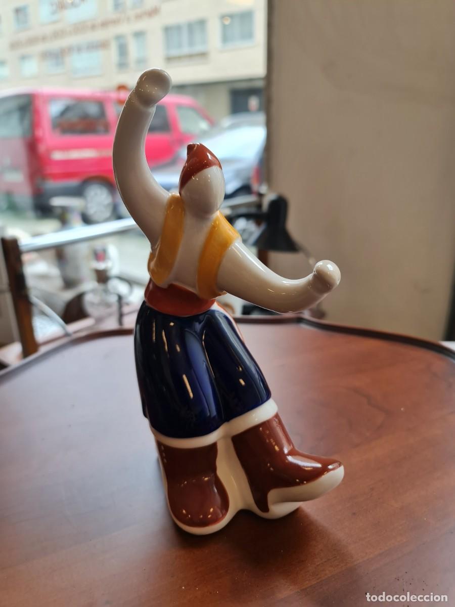 Antig&uuml;edades: Figura bailar&iacute;n de Galos - Foto 1