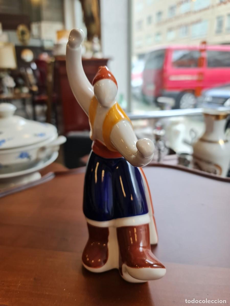 Antig&uuml;edades: Figura bailar&iacute;n de Galos - Foto 2