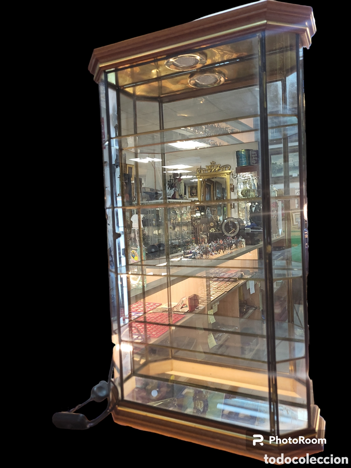 vitrina expositora, en madera dorada, con balda - Compra venta en  todocoleccion