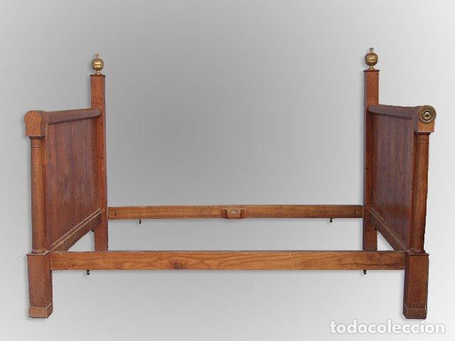 Antig&uuml;edades: Lit de style Empire en merisier & bronzes - Foto 1