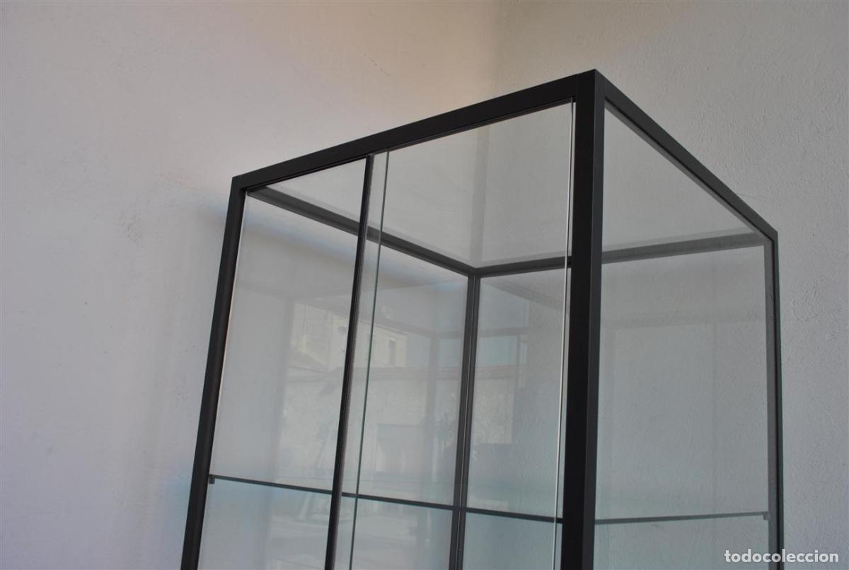 Antig&uuml;edades: Vitrine moderne en profil&eacute;s noire grand mod&egrave;le - Foto 3