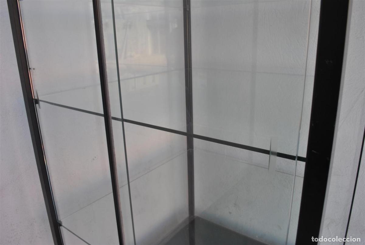 Antig&uuml;edades: Vitrine moderne en profil&eacute;s noire grand mod&egrave;le - Foto 4