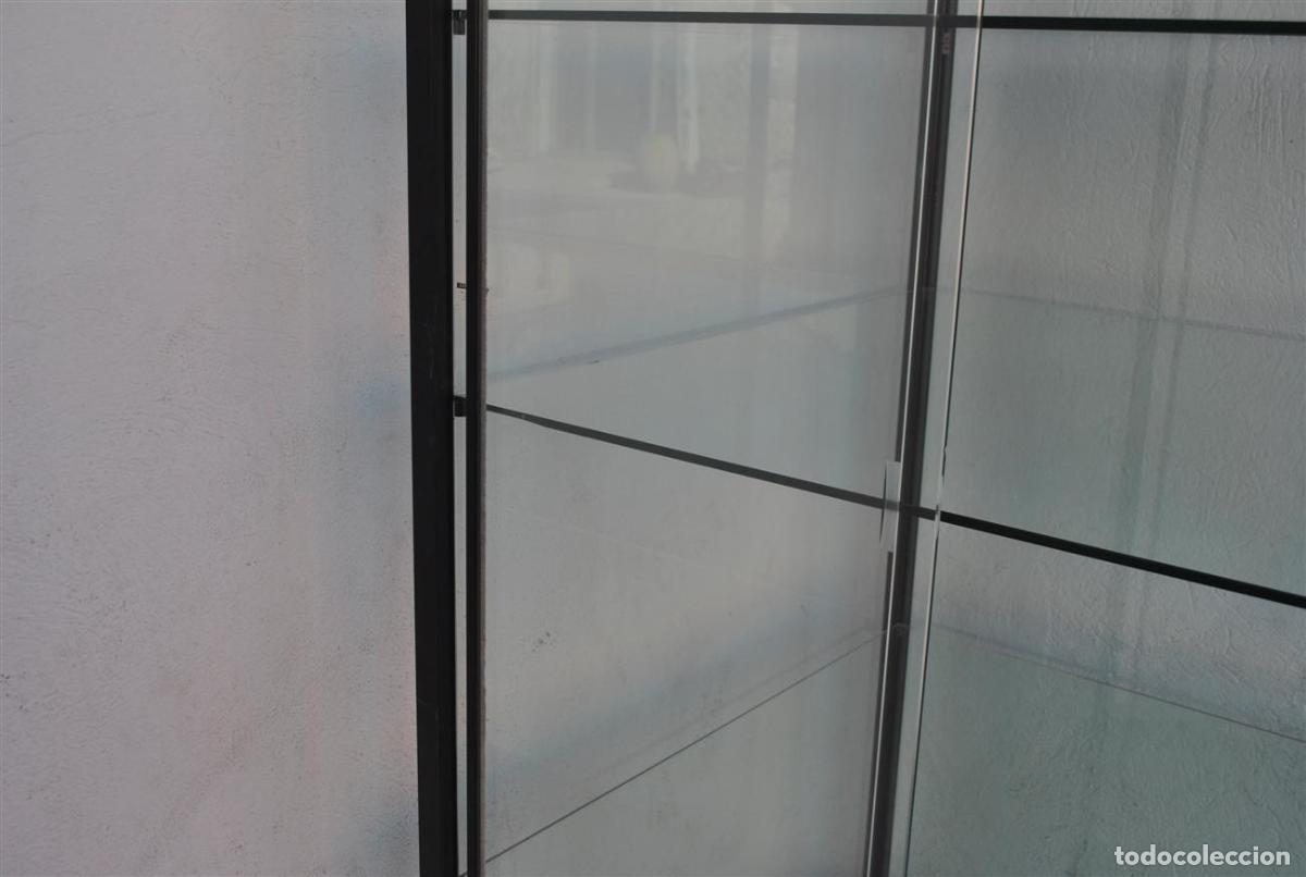 Antig&uuml;edades: Vitrine moderne en profil&eacute;s noire grand mod&egrave;le - Foto 5