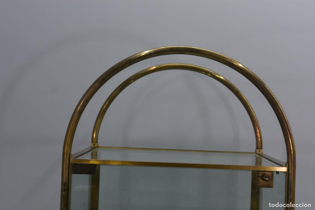 Antig&uuml;edades: Vitrine laiton arch&eacute;e de collectionneur 1970 - Foto 6
